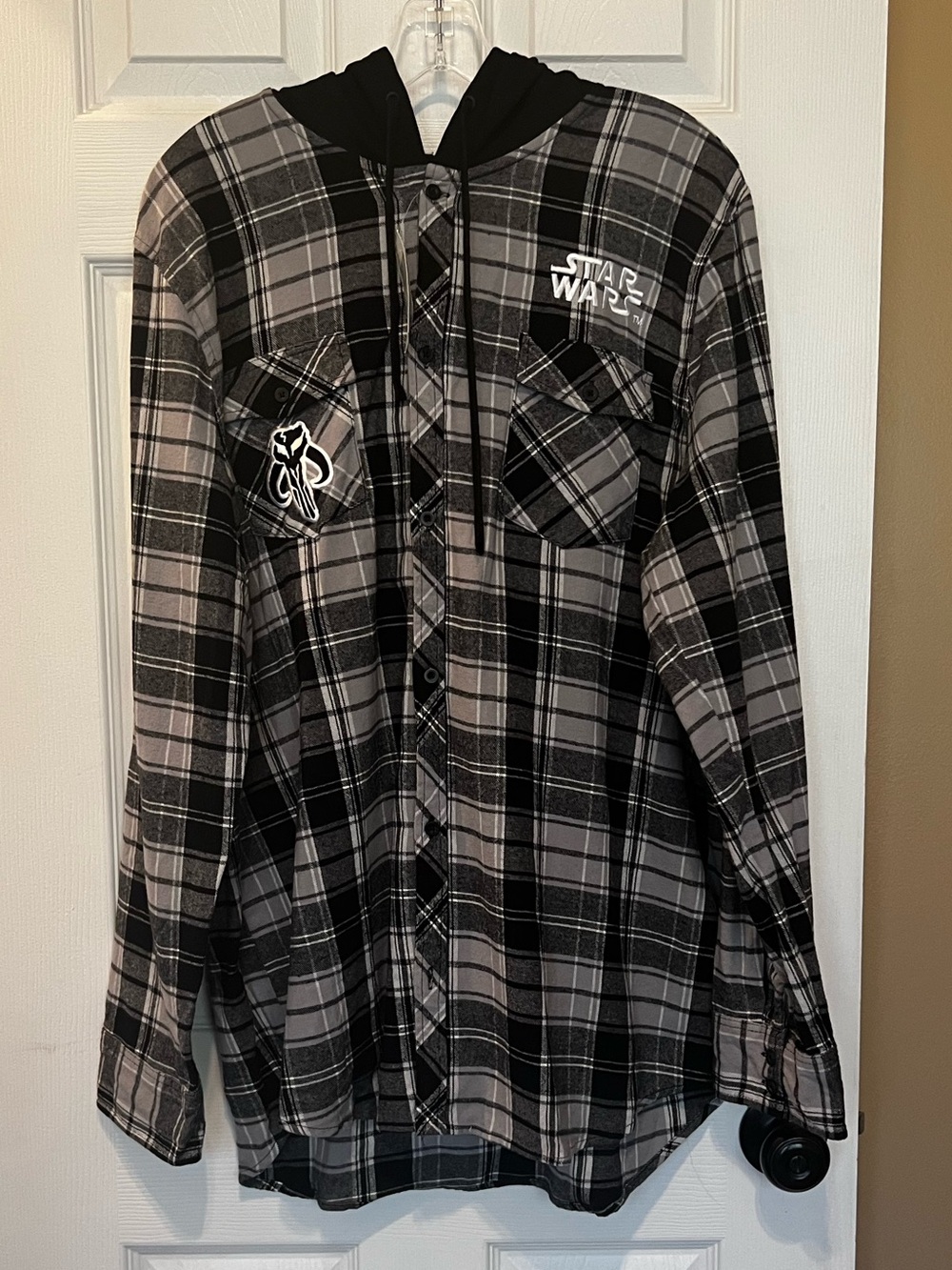 Star Wars Mandalorian Hooded Flannel XL NWT
